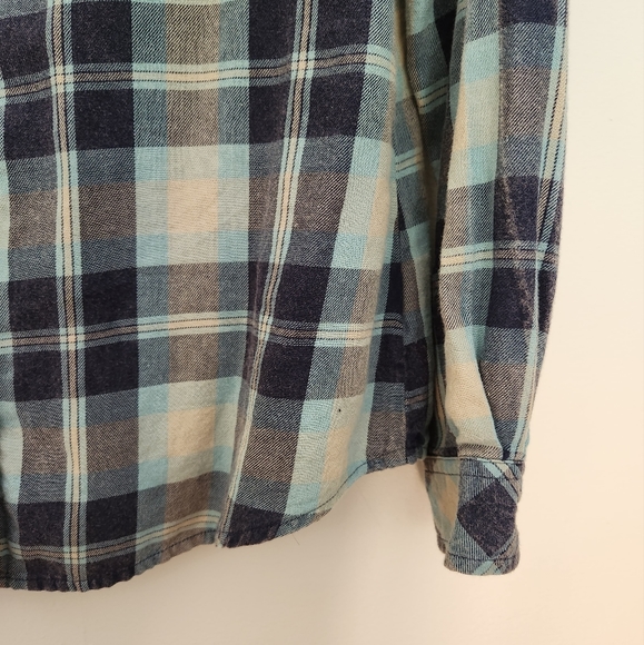 Women's Plaid Shirt - Picture 3 of 4
